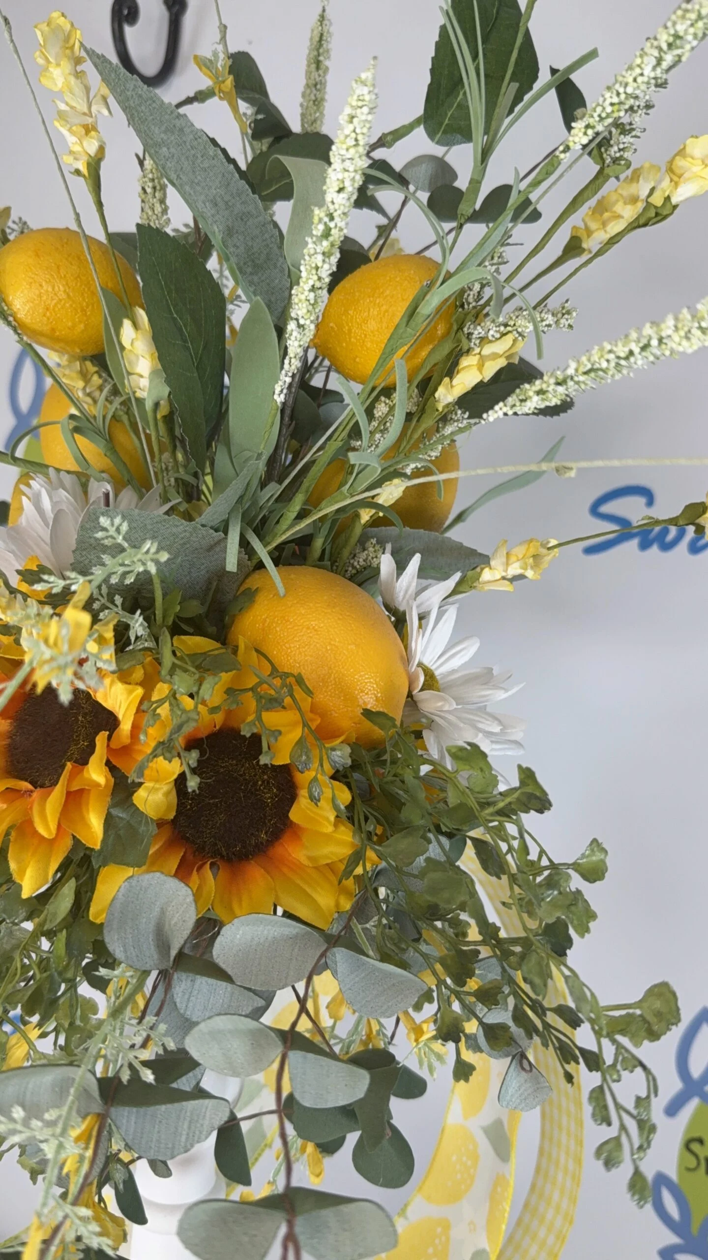 Lemon Sunflower Centerpiece (11)