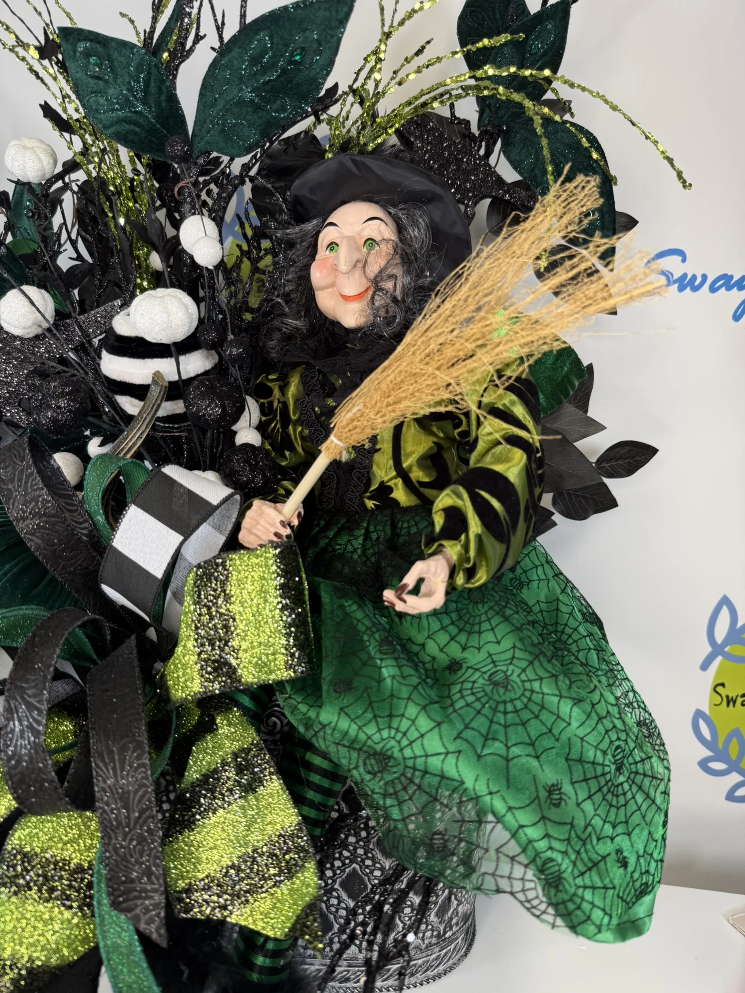 Luxury Witch Halloween Centerpiece (1)