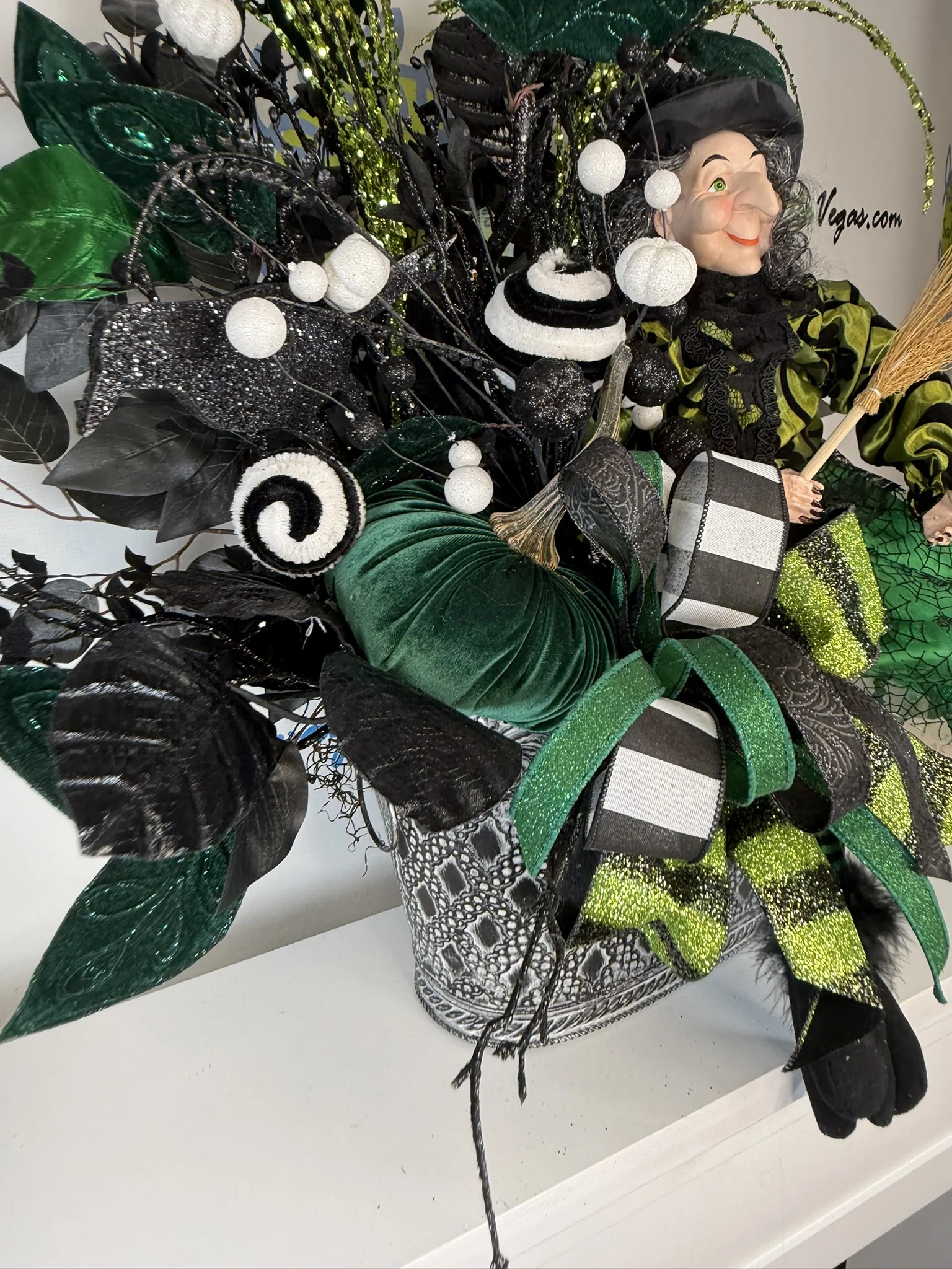 Luxury Witch Halloween Centerpiece (10)